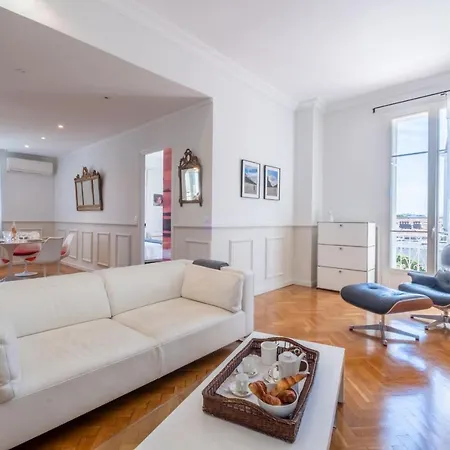House With Heated Swimming Pool Cannes